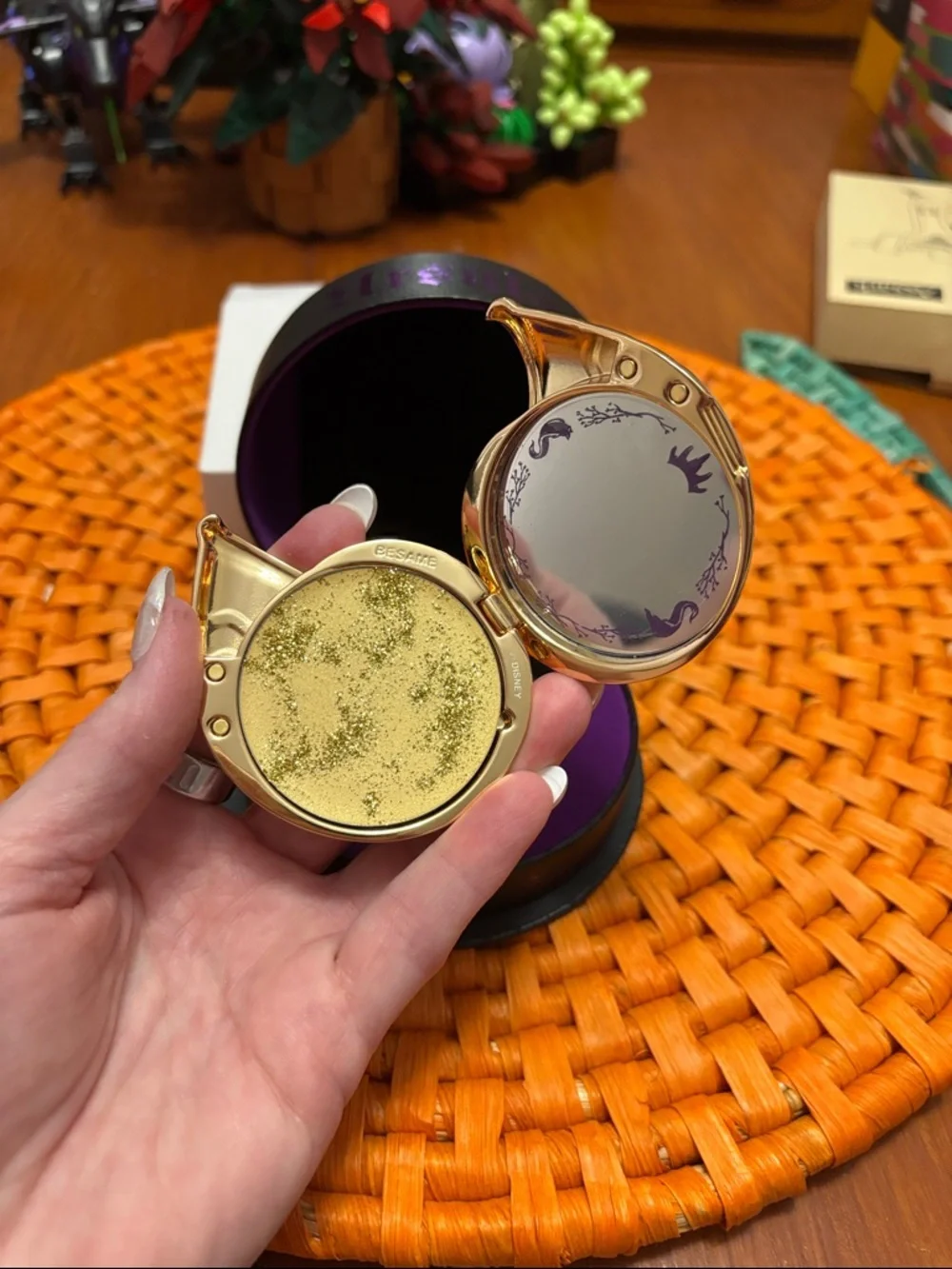 Besame Cosmetics Ursula's Shell Compact Highlighter - Picture 12 of 13